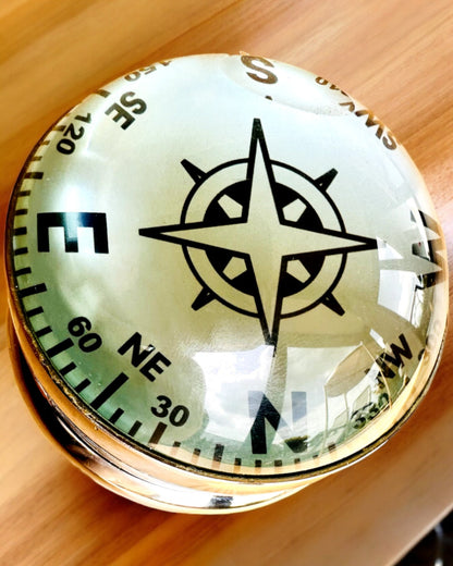 Bailey Compass Clock - Elegáns Kompassz Motívummal Rendelkező Óra Gravírozási Lehetőséggel