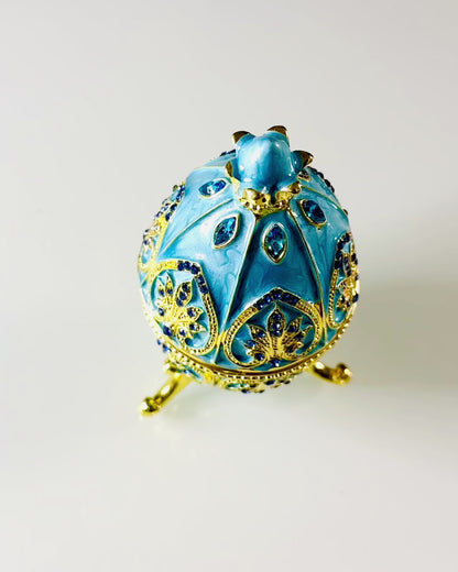 Mennybéli Fabergé Tojás – Emailozott Ékszer Szervező - szín: kék ég. Személyre szabás gravírozással.